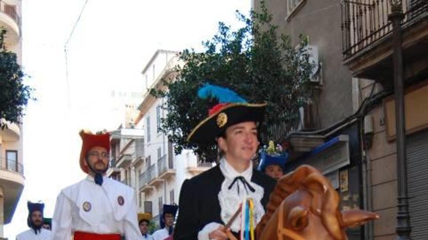 Los ´cossiers´ actuaron durante el oficio en la parroquia de Santa Maria la Major y también en la calle.