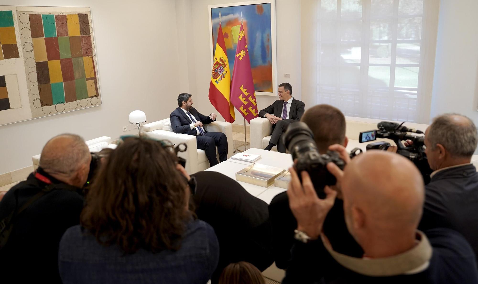 Pedro Sánchez y López Miras durante la reunión que han mantenido en Moncloa.