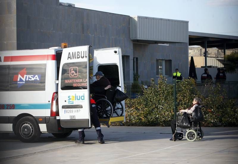 Fotogalería: Desalojada la residencia de Monzalbarba