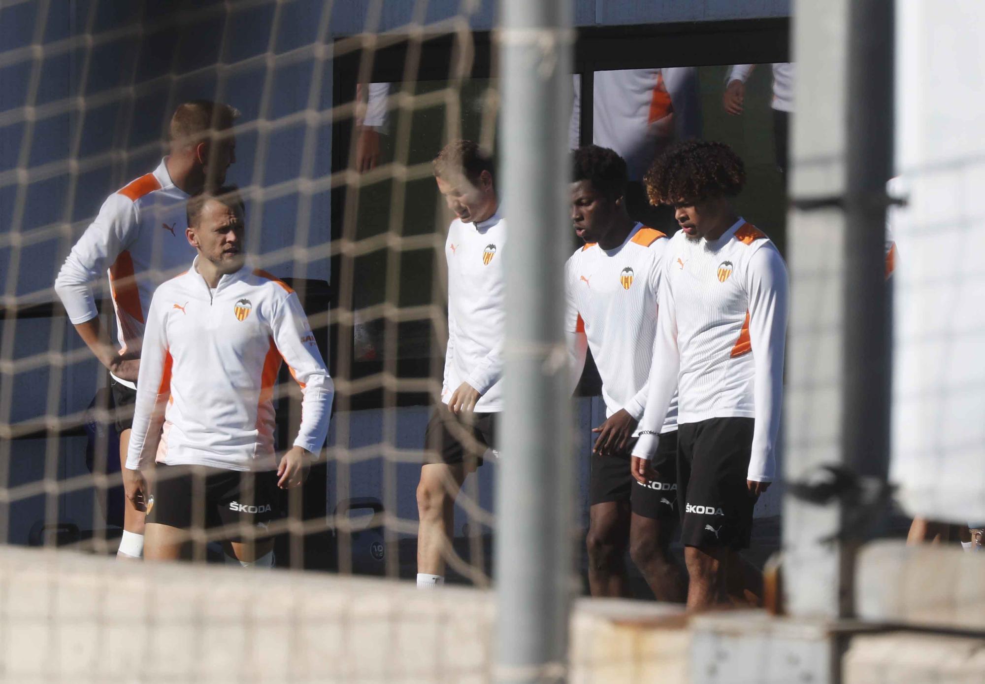 Entrenamiento del Valencia, a puerta cerrada