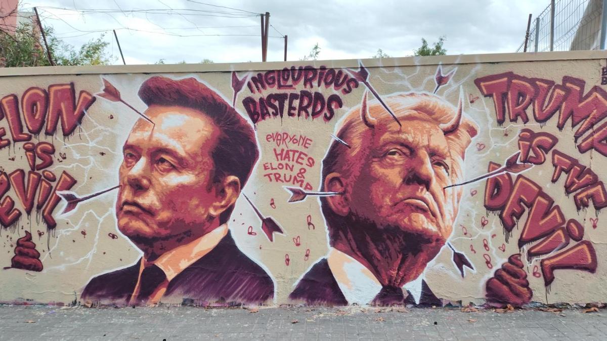 Mural del artista Roc Blackblock de Trump y Elon Musk en el Clot