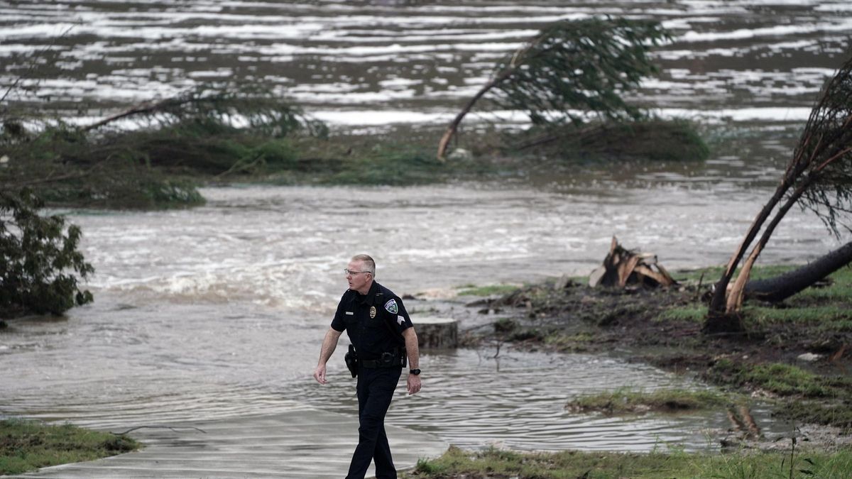Las inundaciones en Texas dejan ya 50 muertos, entre ellos 15 niños, y decenas de desaparecidos