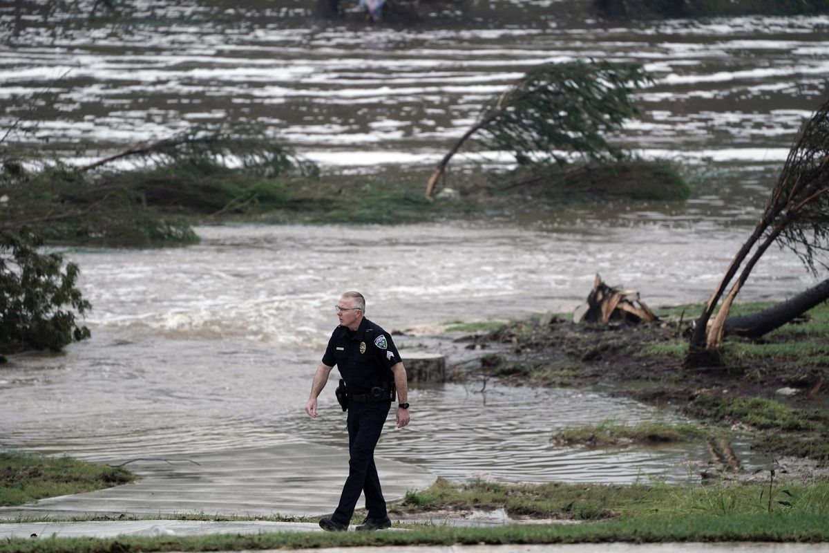 Las inundaciones en Texas dejan ya 50 muertos, entre ellos 15 niños, y decenas de desaparecidos