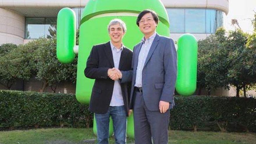 Yang Yuanqing, presidente de Lenovo y Larry Page, CEO de Google.