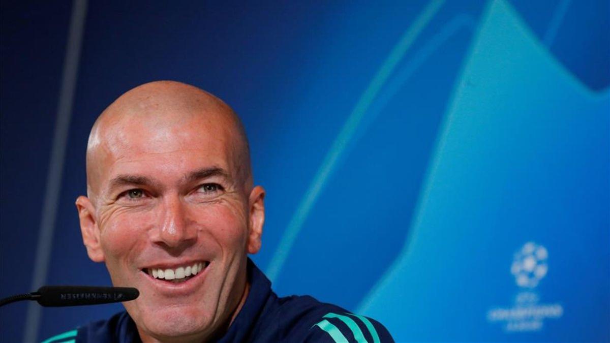 Zidane comparece en la sala de prensa de Valdebebas