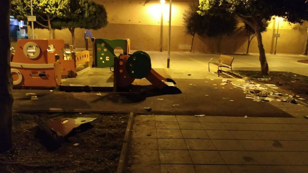 Vandalismo nocturno en la plaza Pinturas de la Gasulla de Castelló