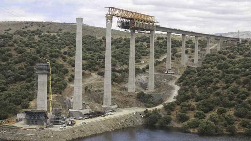 El Gobierno da luz verde a tres nuevos tramos del AVE de Extremadura por 100 millones de euros