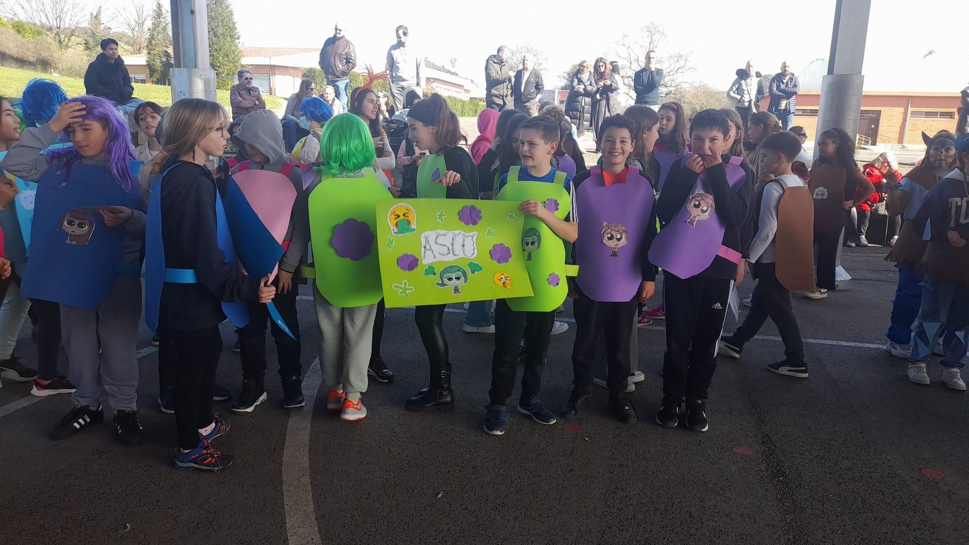 El Antroxu arranca en Lugo de Llanera: así ha sido el desfile de los niños del colegio