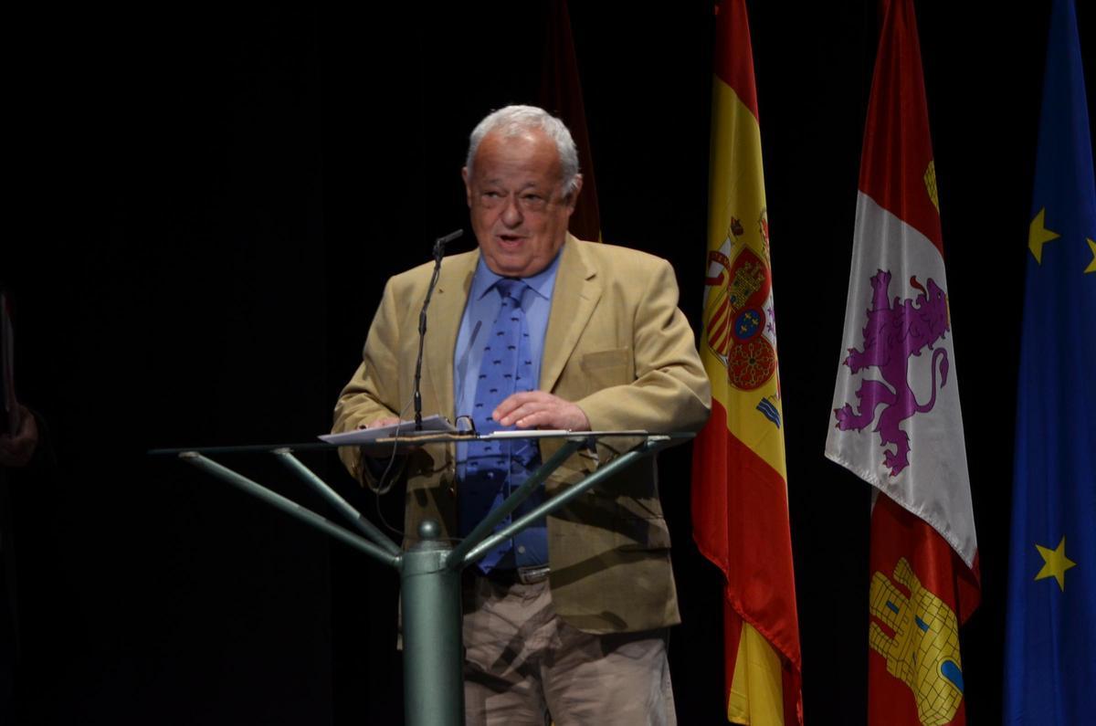 El consejero de Cultura, Turismo y Deportes, Gonzalo Santonja, durante su discurso en Benavente.