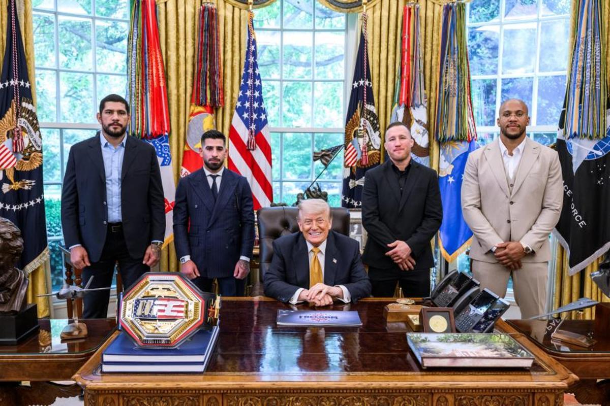 Los cuatro peleadores estelares del Freedom 250 durante su visita al despacho oval