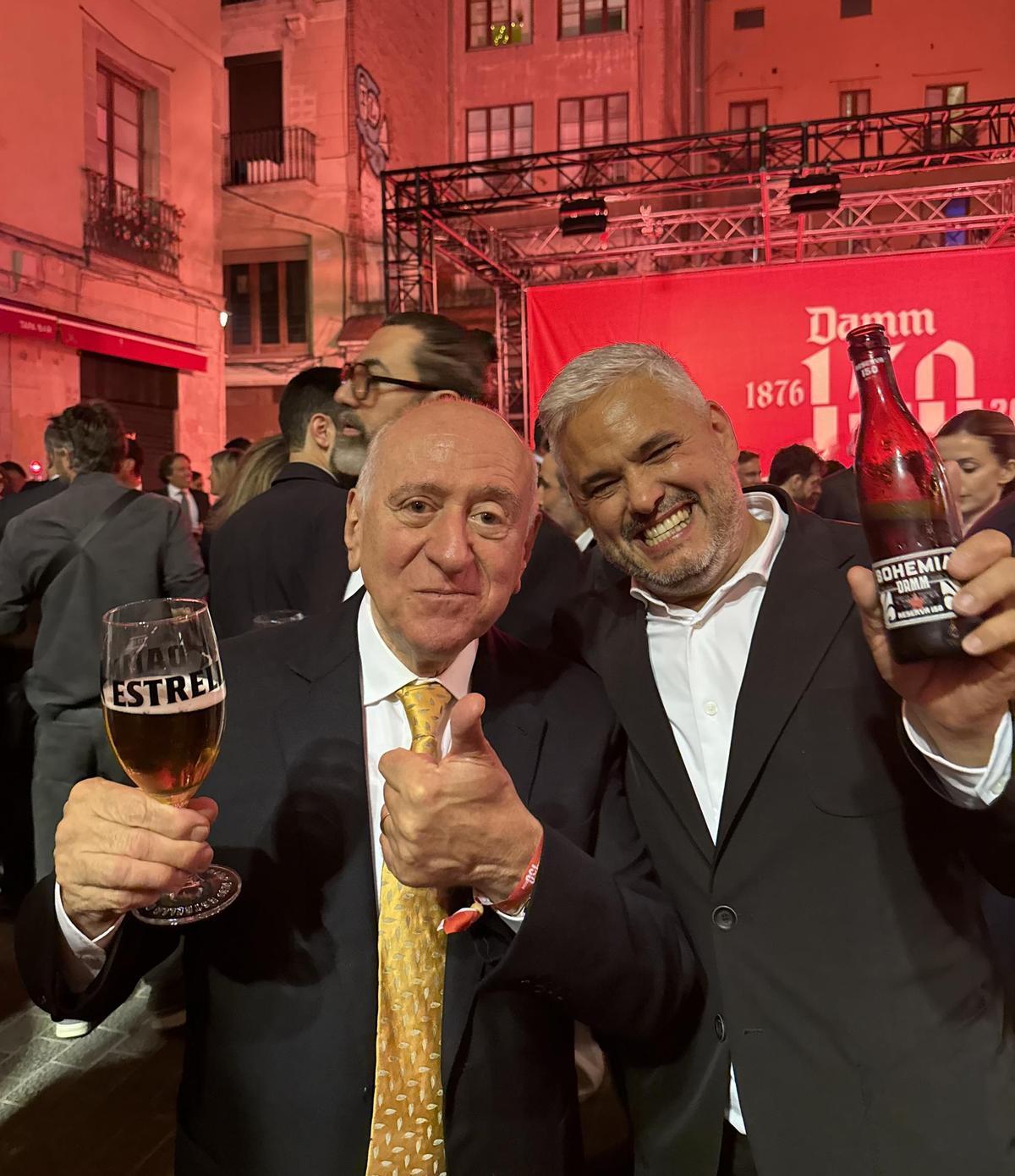 Carles Gaig y Nandu Jubay brindan en la fiesta del 150 aniversario de DAMM