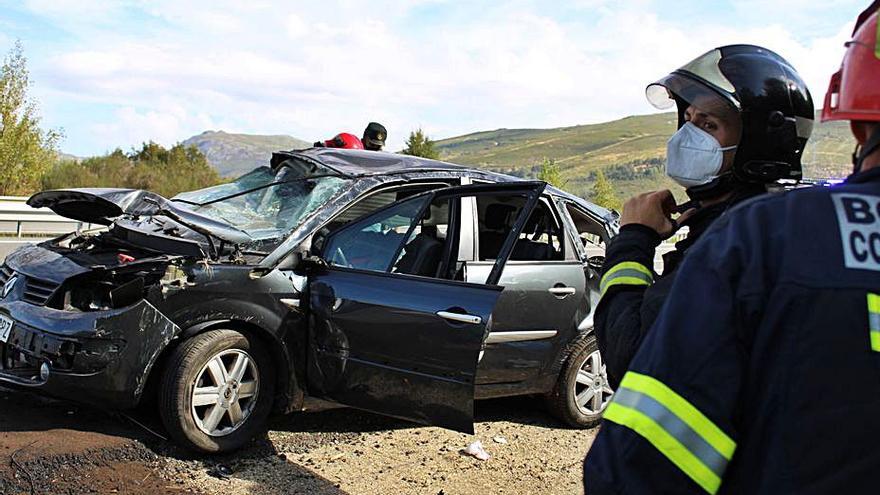 Dos accidentes en la A-52, en menos de una hora, se saldan con un herido grave y 5 leves 