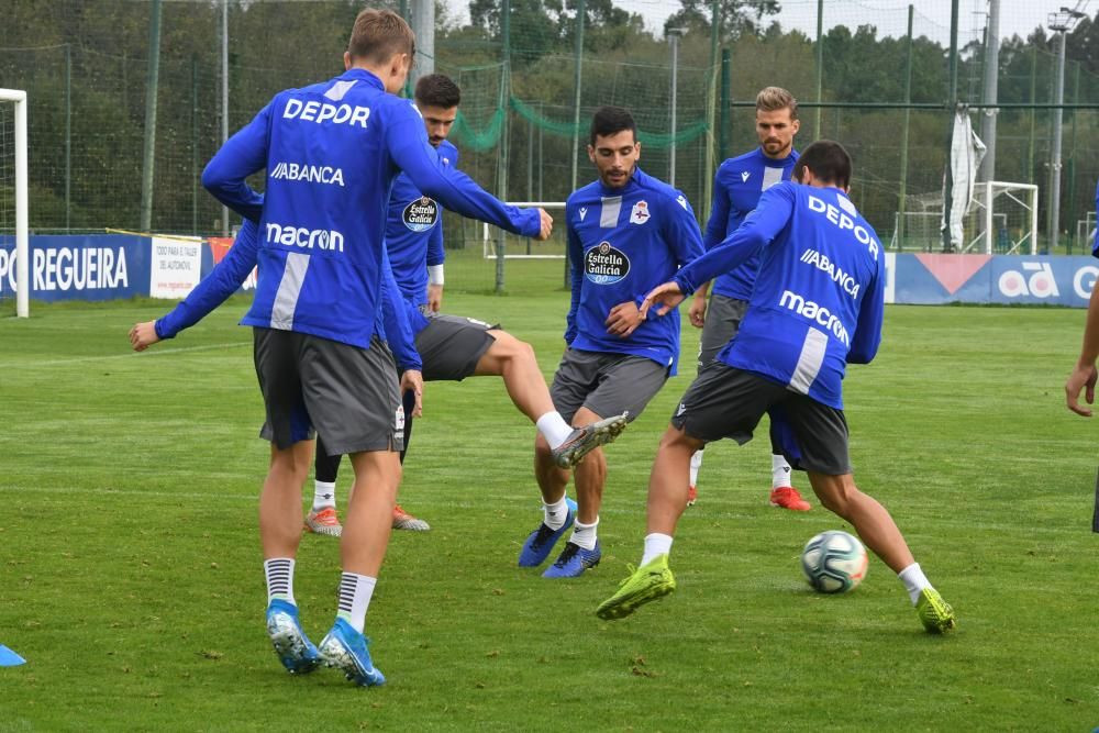 El entrenador deportivista recupera a Gaku y Lampropoulos, que regresaron de la concentración con sus selecicones. Koné ya se entrenó con el grupo.