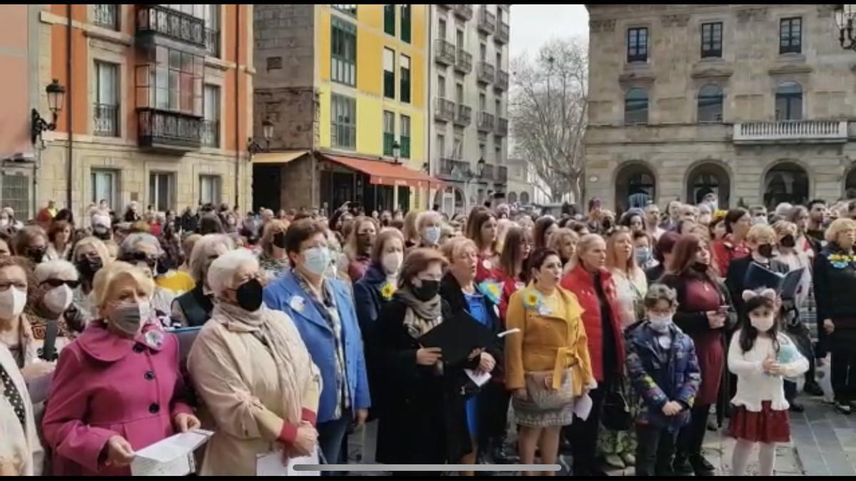Concierto por Ucrania en la Plaza Mayor de Gijón