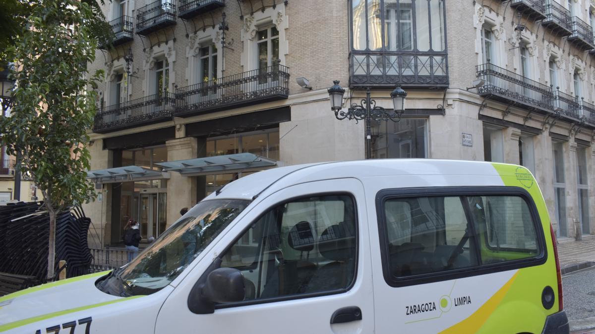 El hotel Catalonia sufre daños tras los disturbios en la madrugada del Pilar