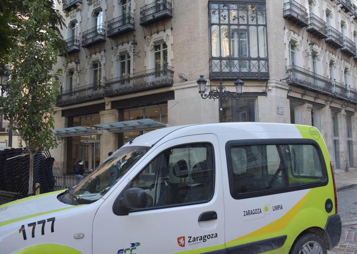 El hotel Catalonia sufre daños tras los disturbios en la madrugada del Pilar