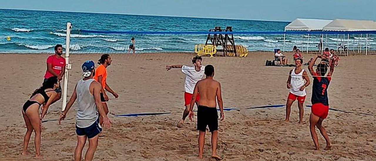 Playa de Xeraco  Gran éxito de participación en  el torneo de voley | AJUNTAMENT DE XERACO