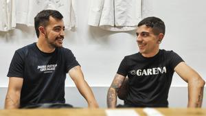 Los cocineros Carlos Casillas (Barro) y Julen Baz (Garena).