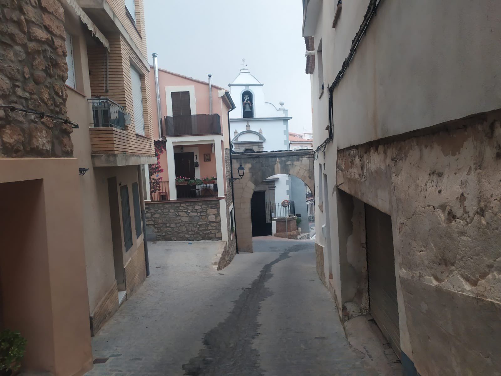 Así se encuentran las calles de Bejís tras ser evacuado por el incendio