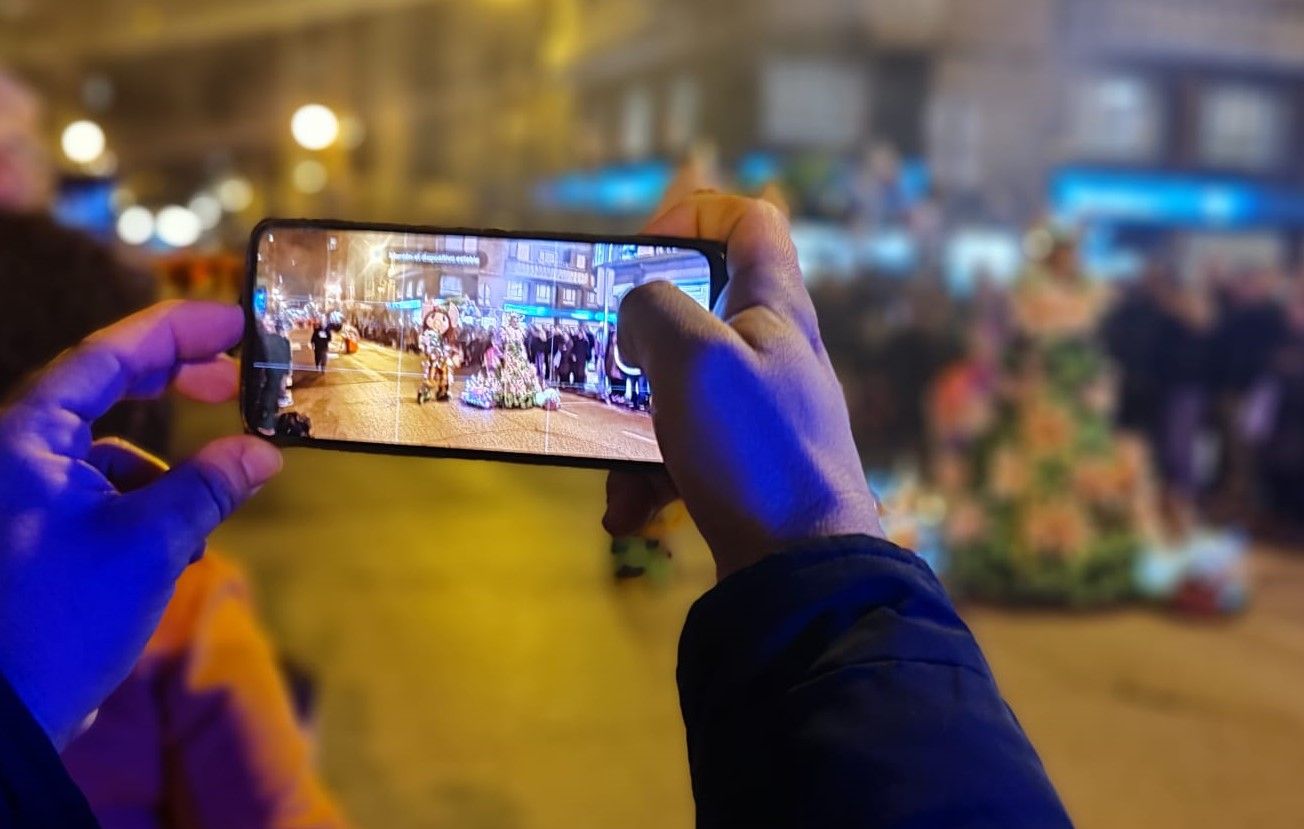 Así es el Antroxu de Mieres, con la truchona, Abba y hasta Depredador por las calles