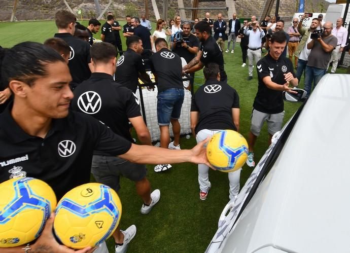 17/09/2019 LAS PALMAS DE GRAN CANARIA.  Entrega de coches Volkswagen a los jugadores de la UD Las Palmas.  Fotógrafa: YAIZA SOCORRO.  | 17/09/2019 | Fotógrafo: Yaiza Socorro