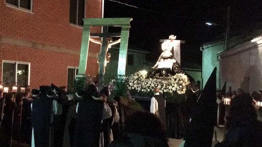 Encuentro entre Nuestra Madre y el Cristo en El Perdigón.