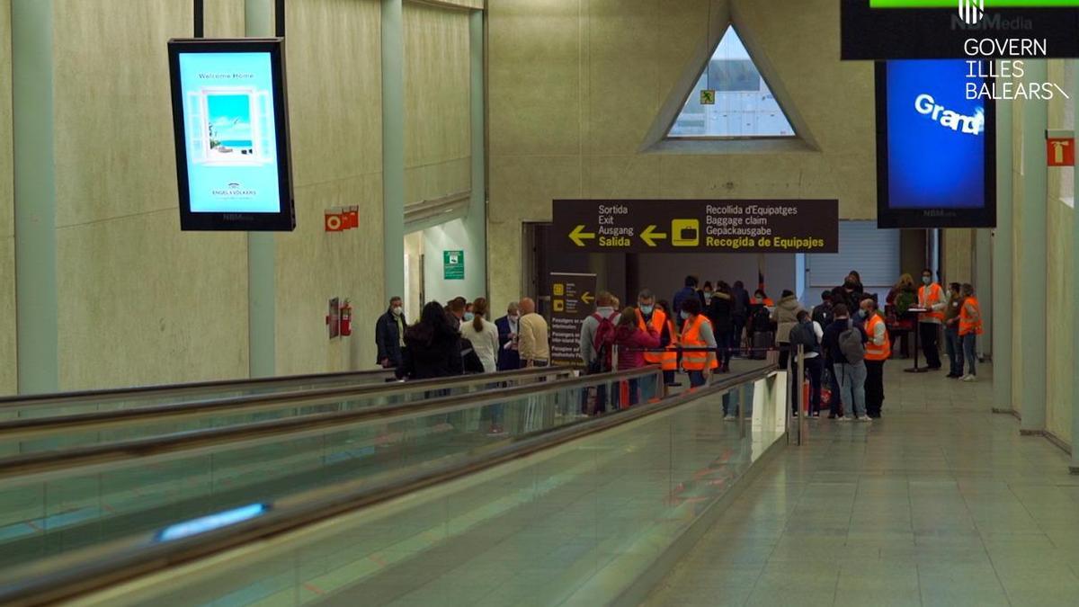 Control sanitario del Govern para pasajeros nacionales este domingo en el aeropuerto