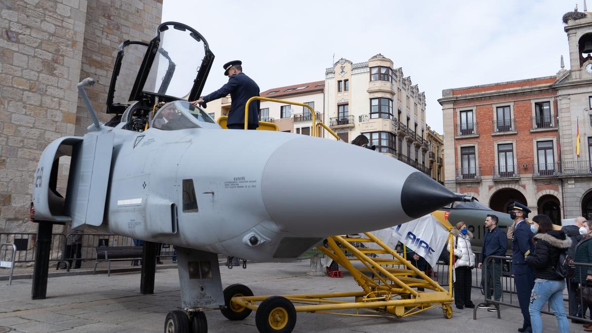 Una exposición de aviones del Ejército del Aire, en Zamora