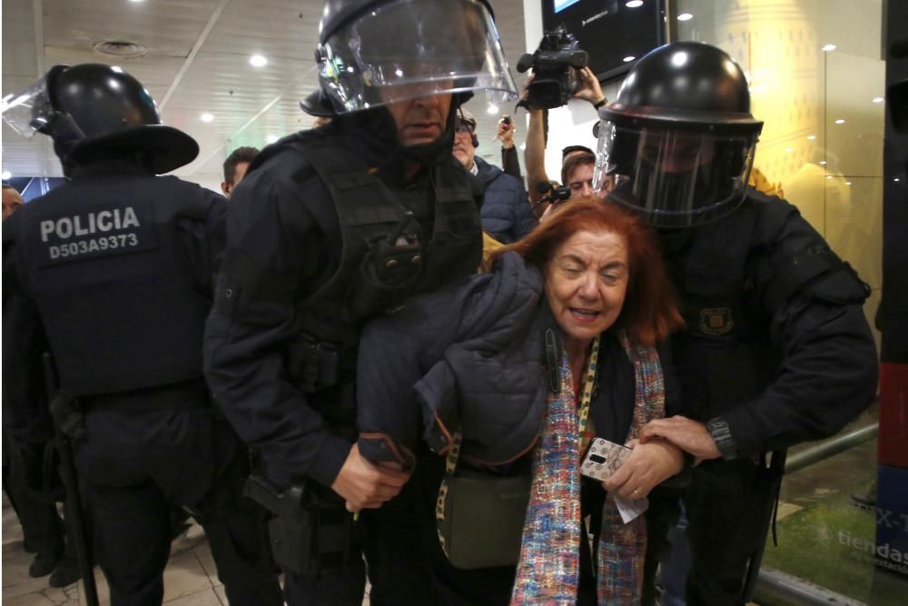 Protesta de los CDR en la estación de Sants