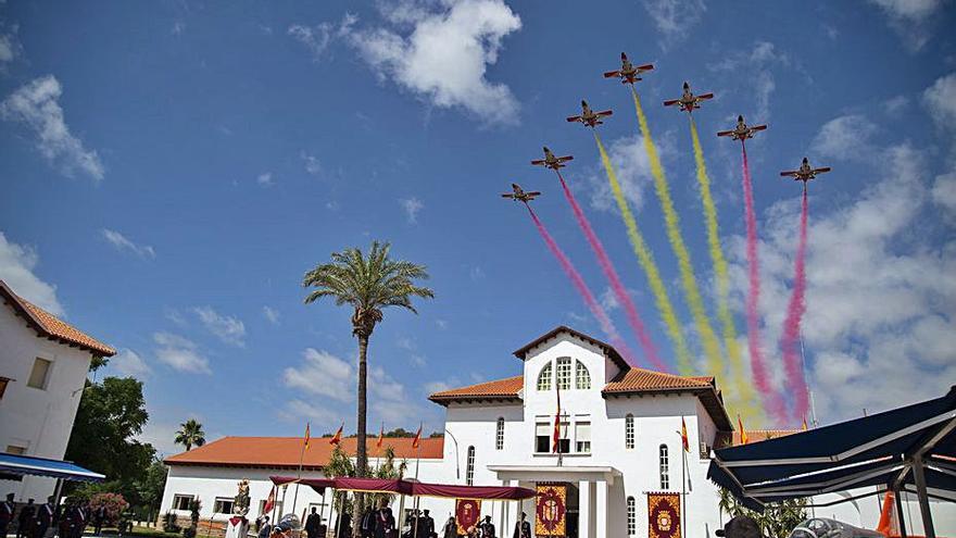 La Patrulla Águila dibuja la bandera española en el cielo. | I. URQUÍZAR