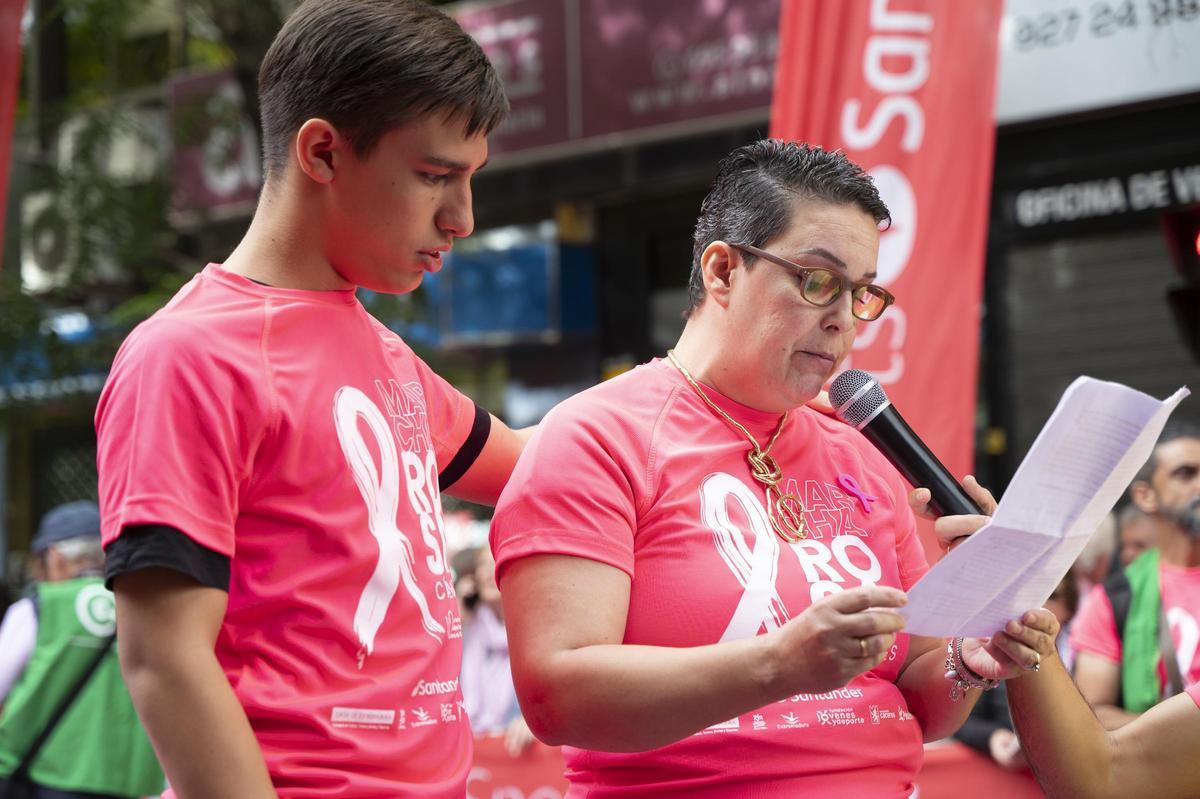 Así ha sido la marcha rosa de Cáceres en imágenes: la ciudad se vuelca con el cáncer de mama Así ha sido la marcha rosa de Cáceres en imágenes: la ciudad se vuelca con el cáncer de mama