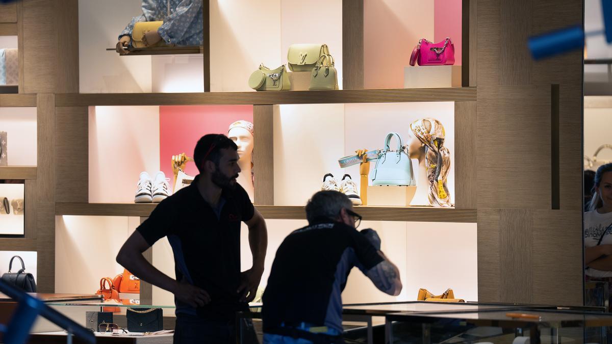 Roban por alunizaje en la tienda Louis Vuitton del paseo de Gràcia