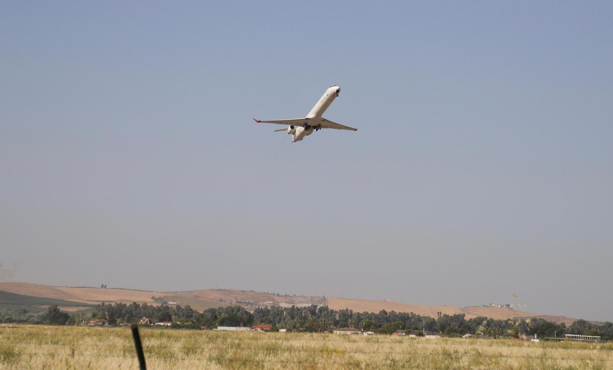 El avión de Air Nostrum despega para dirigirse de nuevo a Mallorca.