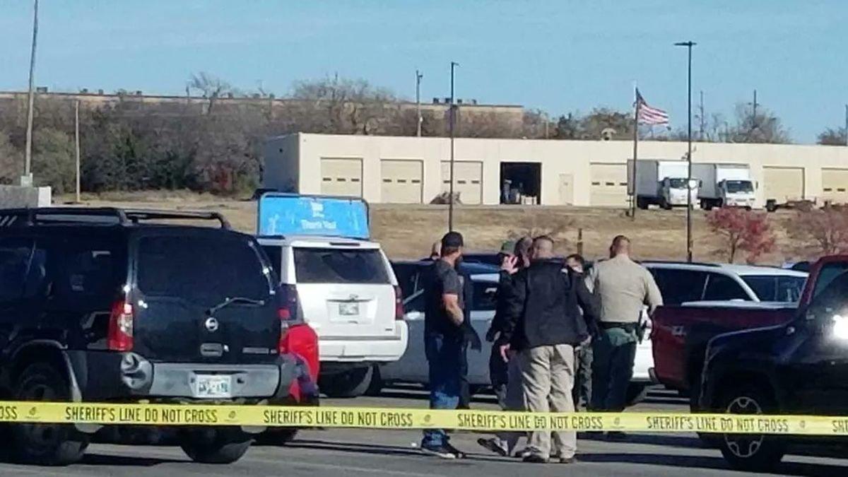 Aparcamiento de Walmart donde ha ocurrido el tiroteo.