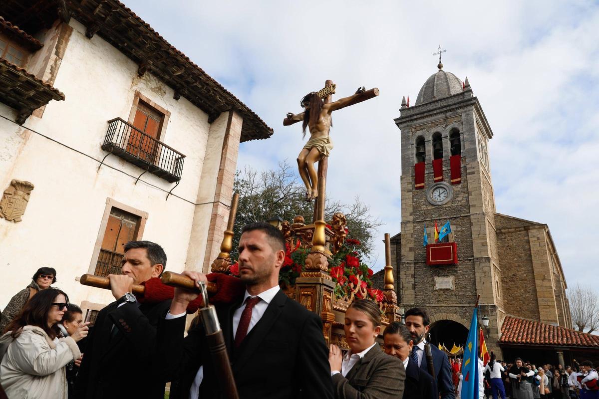 Procesión del año pasado en las Fiestas del Socorro en Luanco.