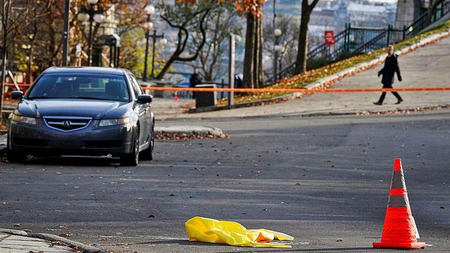 El lloc dels fets, acordonat per la Policia del Quebec