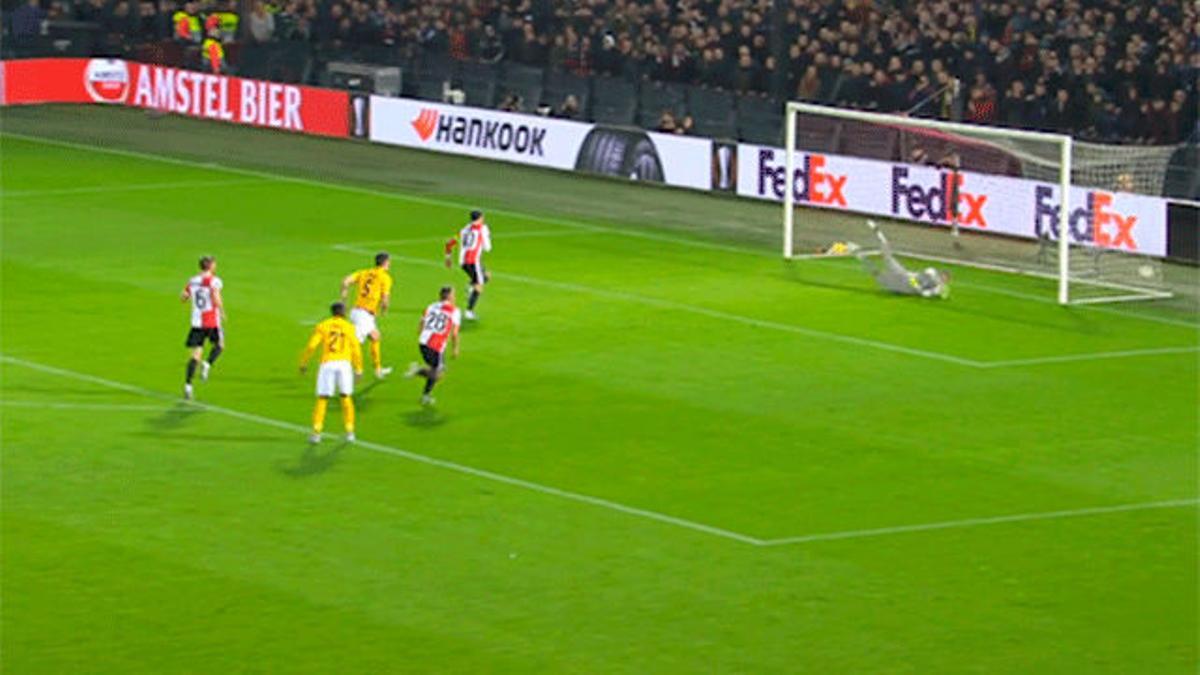 El gol de Berghuis de penalti para adelantar al Feyenorrd