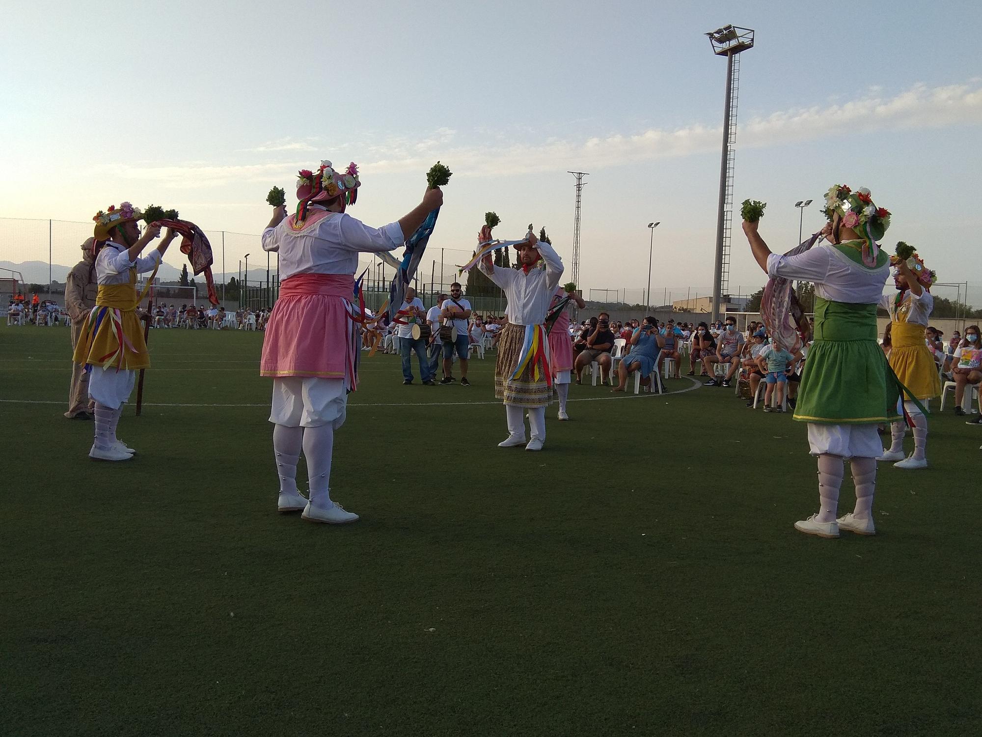 Los Cossiers danzan en es Revolt en la ‘revetla’ de Sant Bartomeu