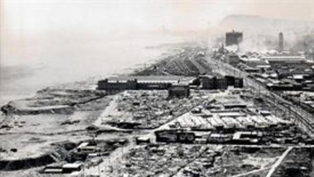 Camp de la Bota, 1971 8 En primer plano se ve el barrio del Parapeto; detrás, a la izquierda, el Pekín Nou; y más atrás, los talleres de Renfe.