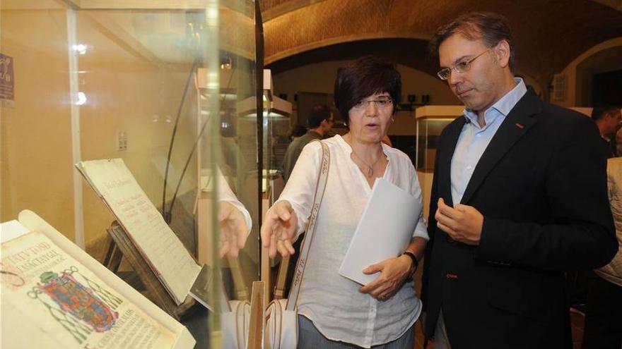 Plasencia exhibe su fuero para rendir homenaje a su fundador, Alfonso VIII