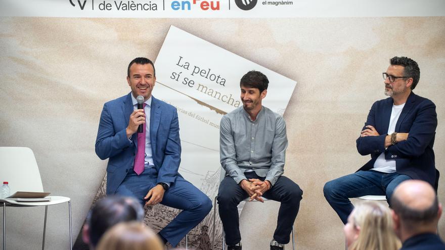 &quot;La pelota sí se mancha&quot;: el encuentro solidario por la dana que suma fútbol y literatura