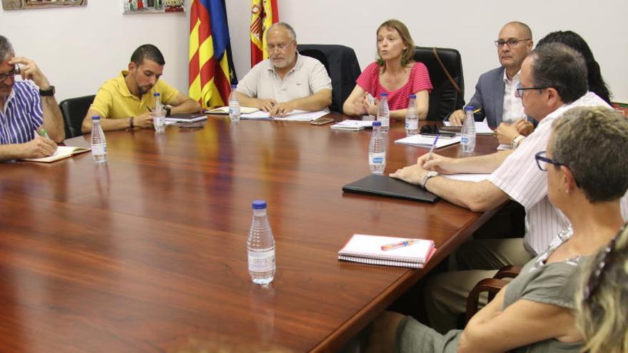 Imagen de la reunión celebrada en el Ayuntamiento de Benilloba