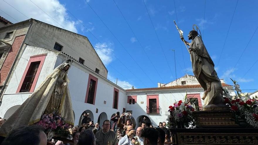 El Jueves Santo de Casar de Cáceres se vive entre procesiones y terrazas: estos son los restaurantes por los que pasan las procesiones