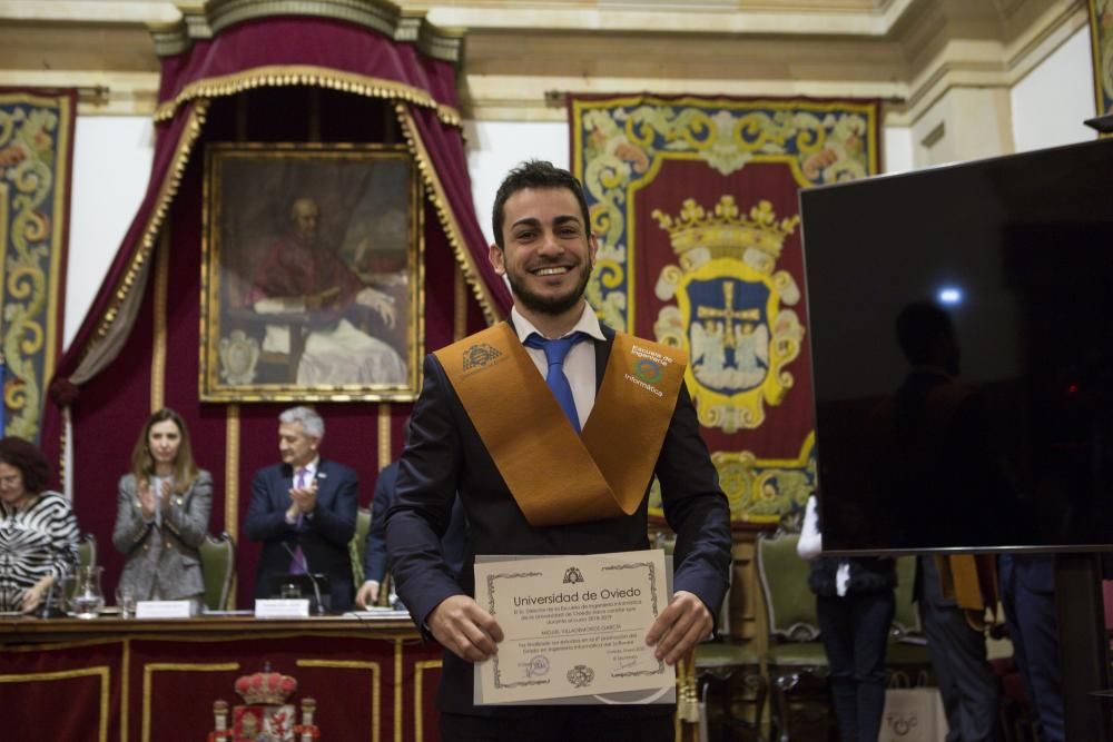 Acto académico de la Escuela de Ingeniería Informática, en el que se entregan los diplomas y becas a la 6ª Promoción del Grado en Ingeniería Informática del Software y a la 12ª Promoción de egresados