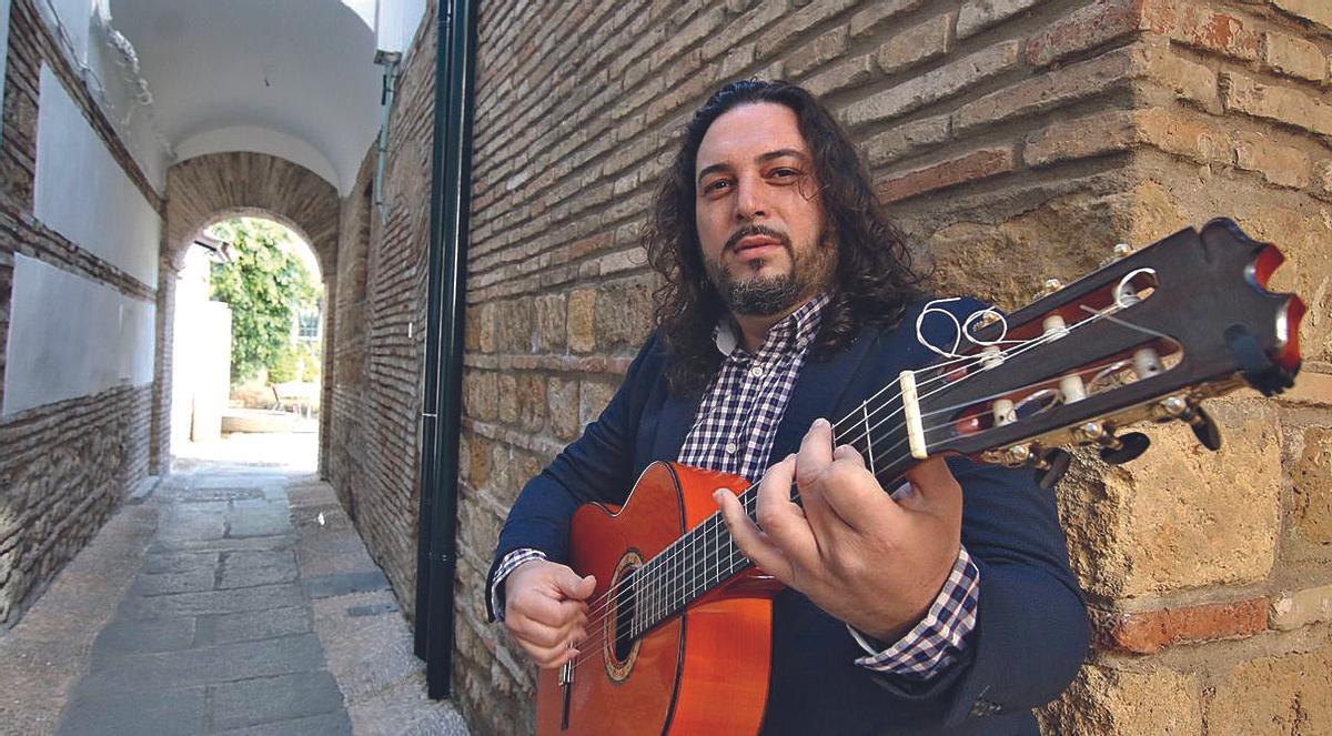 El guitarrista Niño Seve será uno de los artistas que actúe en el Festival Flamenco del 10 de mayo, en el patio de la AVV Alcázar Viejo.