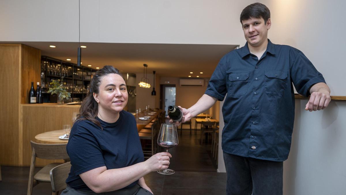 Soledad Lema y Gonzalo San Martín, en el restaurante Piedra.