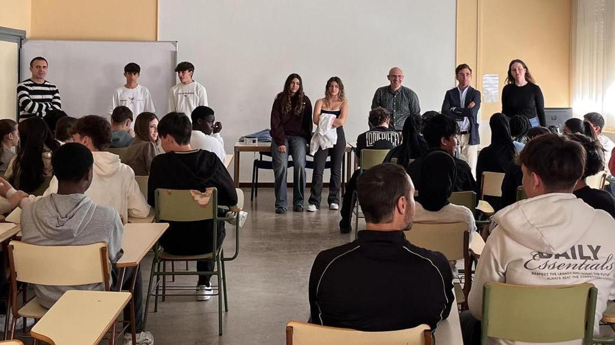 Los alumnos del Colegio Juan de Lanuza comparten el proyecto 'Más vida, menos redes' con otros centros zaragozanos.
