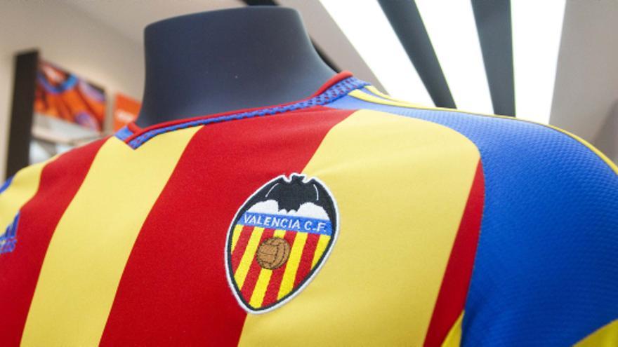 El Valencia recupera la camiseta de la Senyera - Superdeporte