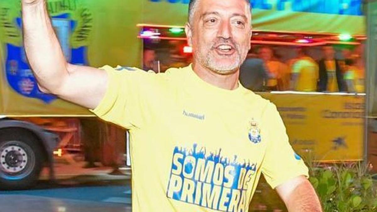 Pimienta festeja el ascenso de mayo de 2023 en la Plaza de la Victoria.  | LA PROVINCIA / DLP