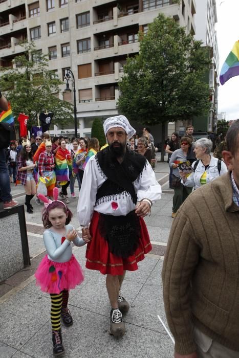 Desfile del orgullo LGTB por las calles gijonesas